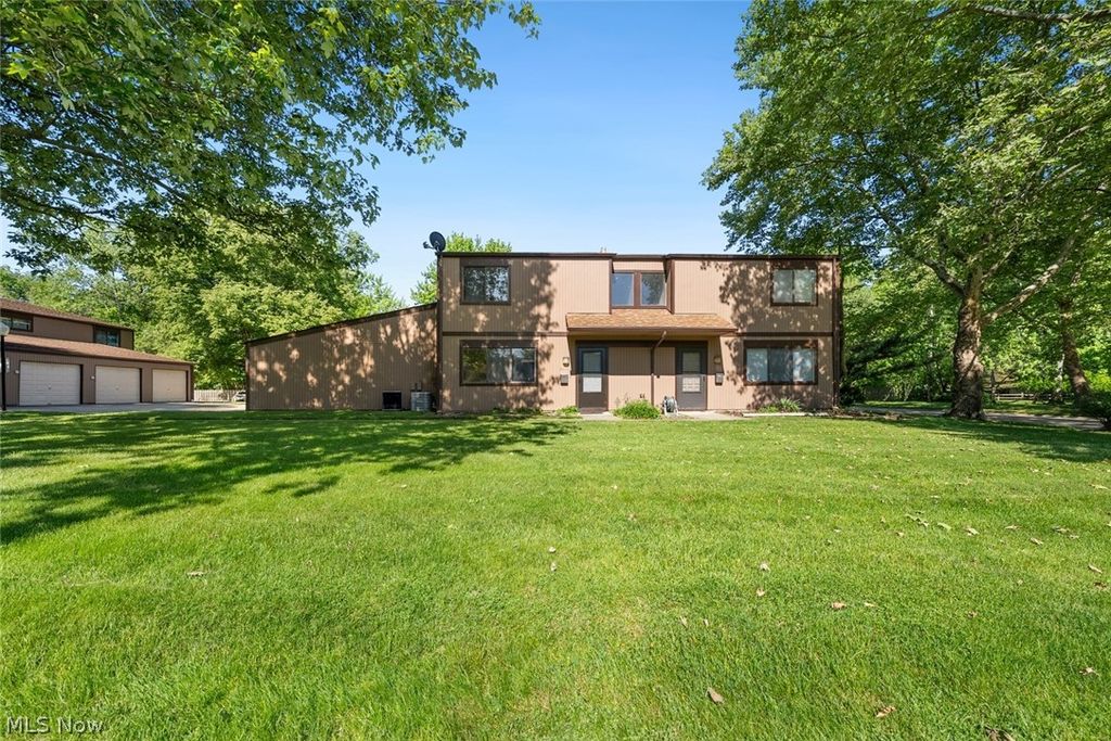 Photo of 9588 Fernwood Drive, Olmsted Falls, OH 44138 (MLS # 5214780)