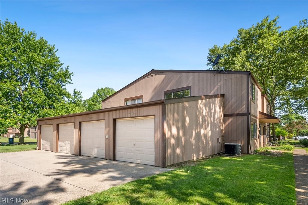 Photo of 9588 Fernwood Drive, Olmsted Falls, OH 44138 (MLS # 5214780)
