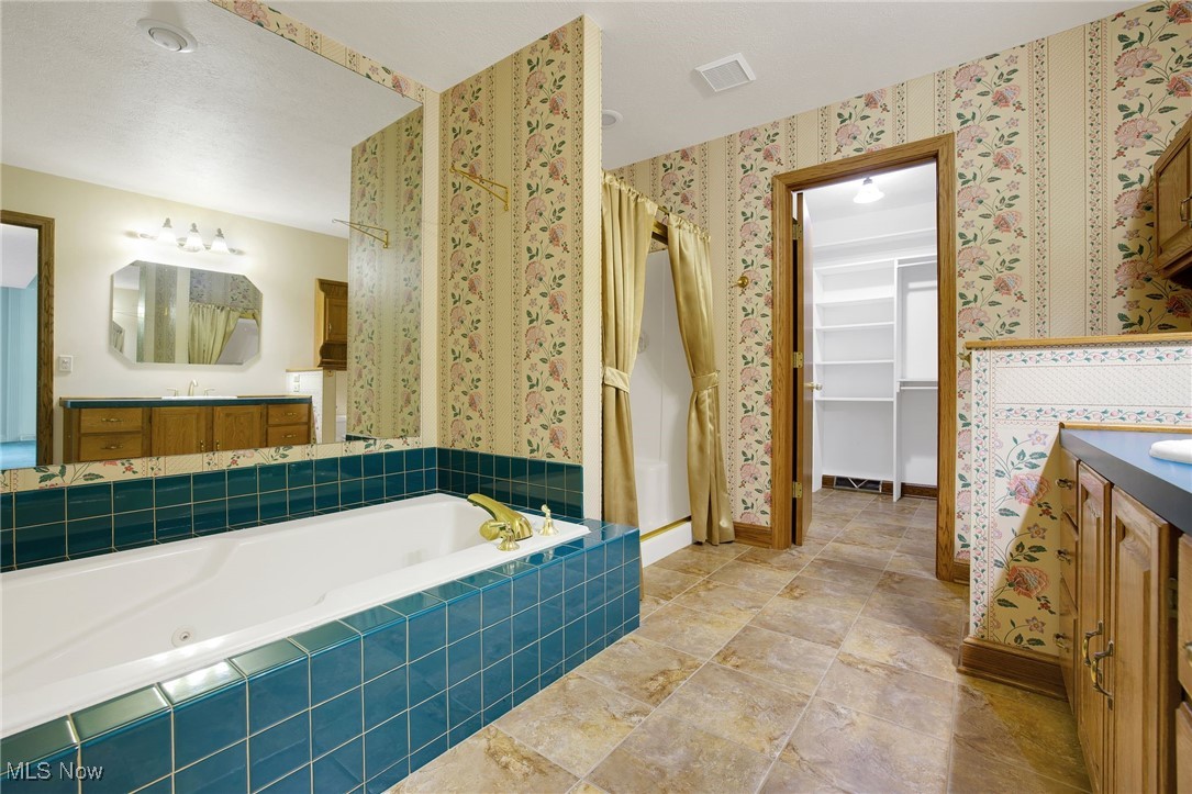 Mayfair Lakes - Residential