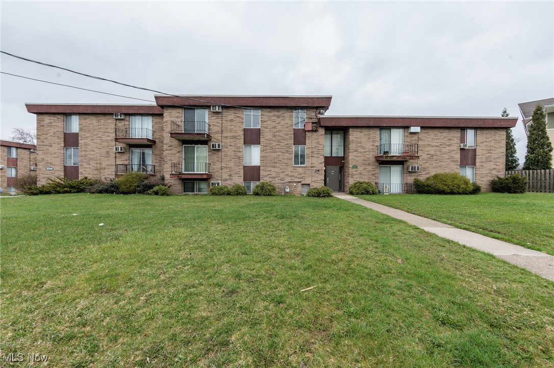 16100 Maple Park Drive #B6, Maple Heights, Ohio image 1