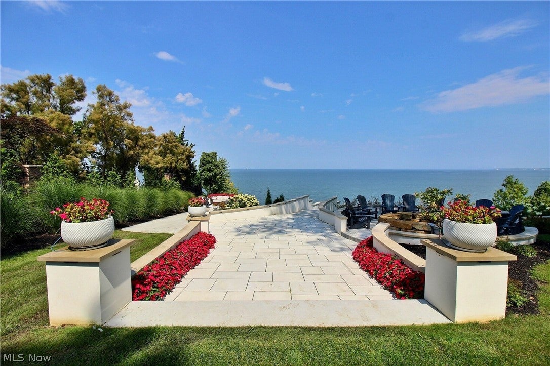 11006 Edgewater Drive