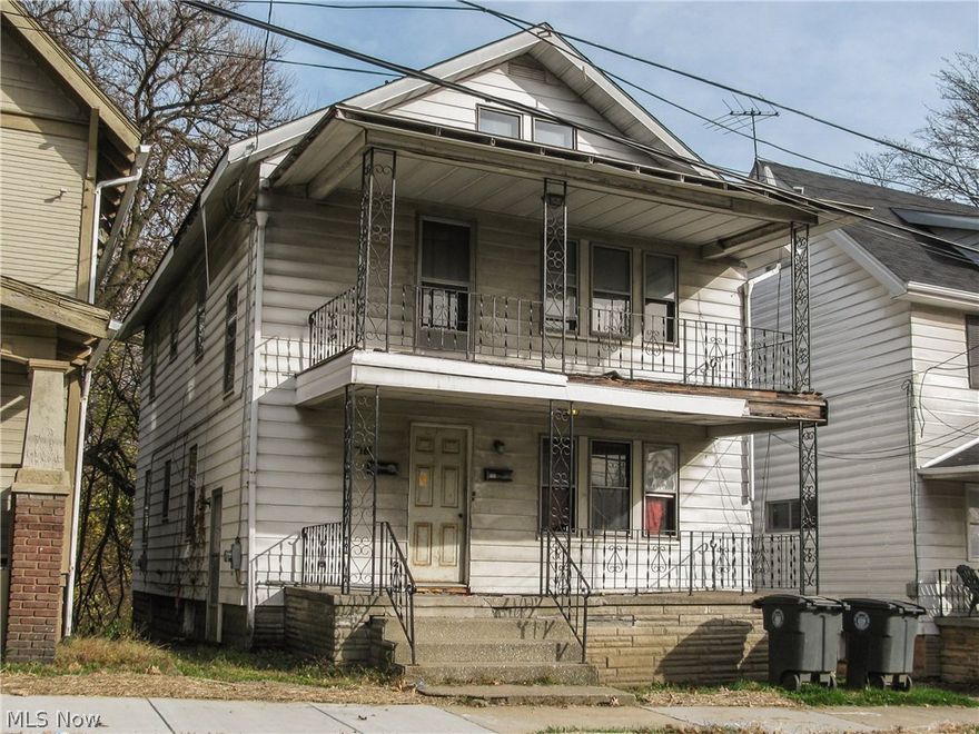 Investor Opportunity! Duplex in Akron, OH.