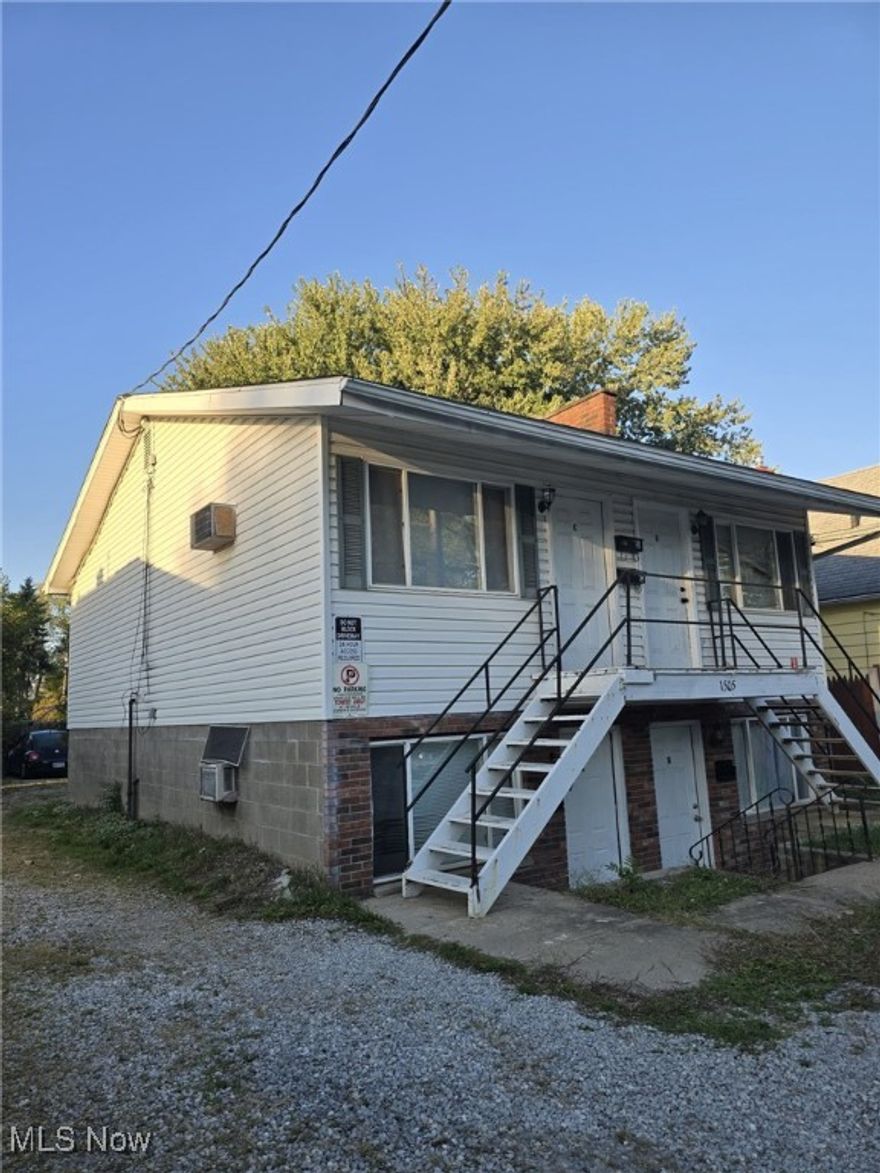 One building 4 units.  Two of the units are vacant.  Each unit is an efficiency apartment with approximately 455 sq per unit.