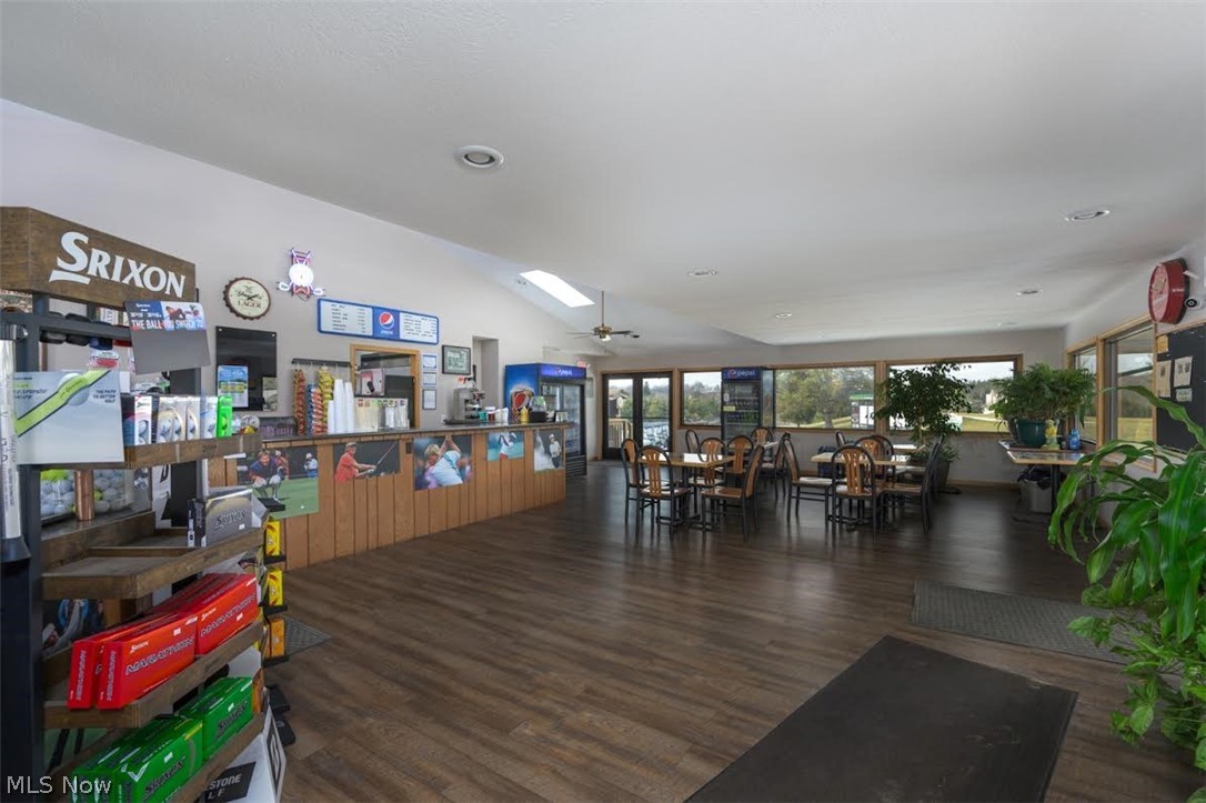 1130 Meadowbrook Lane NE