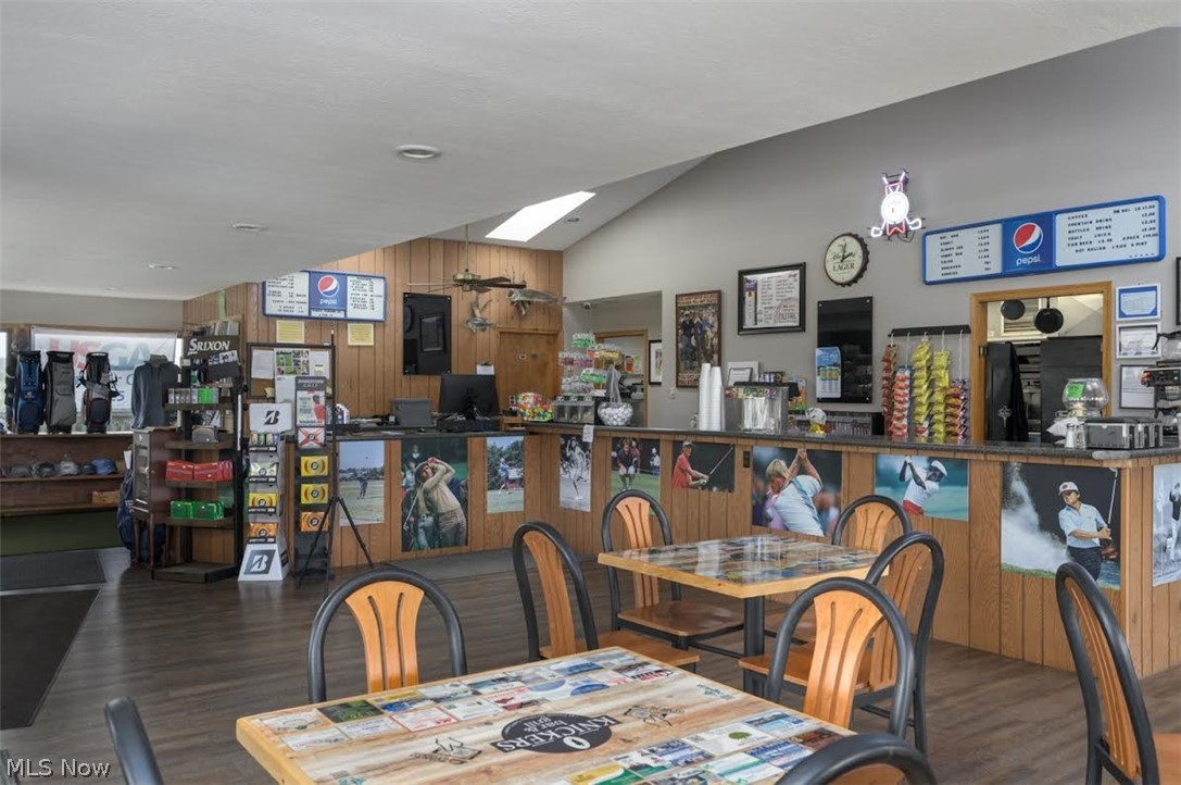 1130 Meadowbrook Lane NE