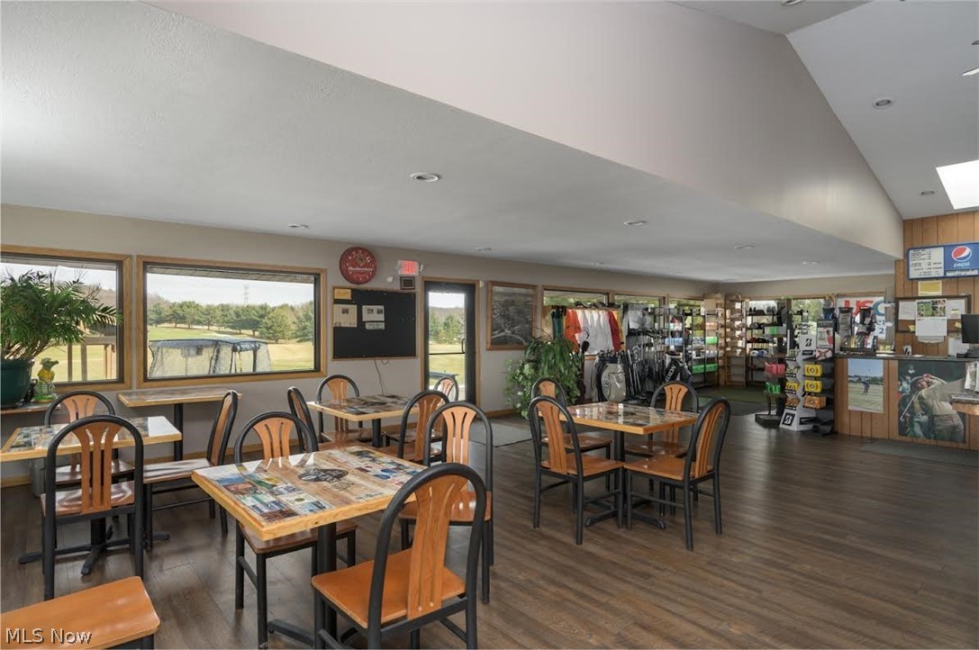 1130 Meadowbrook Lane NE