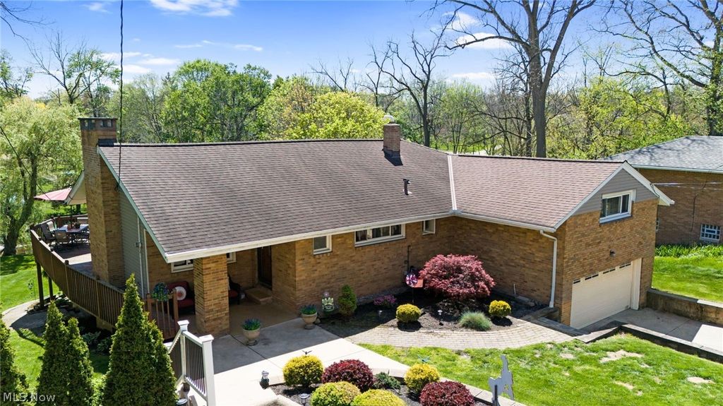 Photo of 12977 W Pleasant Valley Road, Parma, OH 44130 (MLS # 5207101)