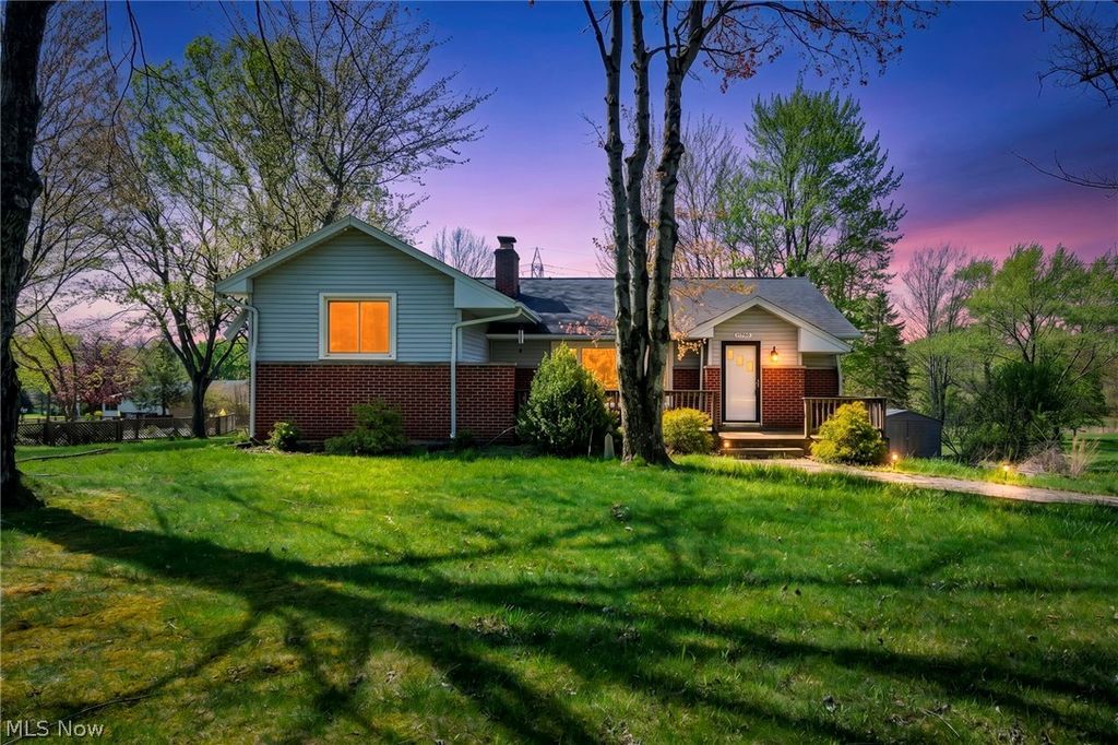 Photo of 17900 Hicks Road, Walton Hills, OH 44146 (MLS # 5206092)
