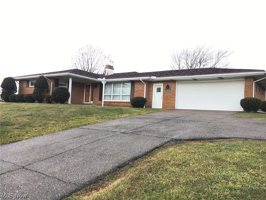 CLEAN,CLEAN,CLEAN.. THIS 3 BEDROOM BRICK HOME SITS ON 1 ACRE OF GROUND COMPETE WITH 2 STORY BARN ON PROPERTY. HEAT PUMP 2013, 200 AMP SERVICE,UPDATED KITCHEN,LARGE UNFINISHED BASEMENT WITH FULL BATH AND LAUNDRY ROOM,VERTICAL BLINDS THROUGHOUT,1/2 BATH OFF OF MASTER BEDROOM,SUNROOM WITH ALL SLIDING DOORS AND VERTICAL BLINDS LEAD TO A BACK YARD WITH SPECTACULAR VIEW OF FRIENDSHIP PARK.
THIS HOME HAS A RAYLAND MAILING ADDRESS BUT IS LOCATED IN SMITHFIELD. CALL OFFICE TO VIEW.
