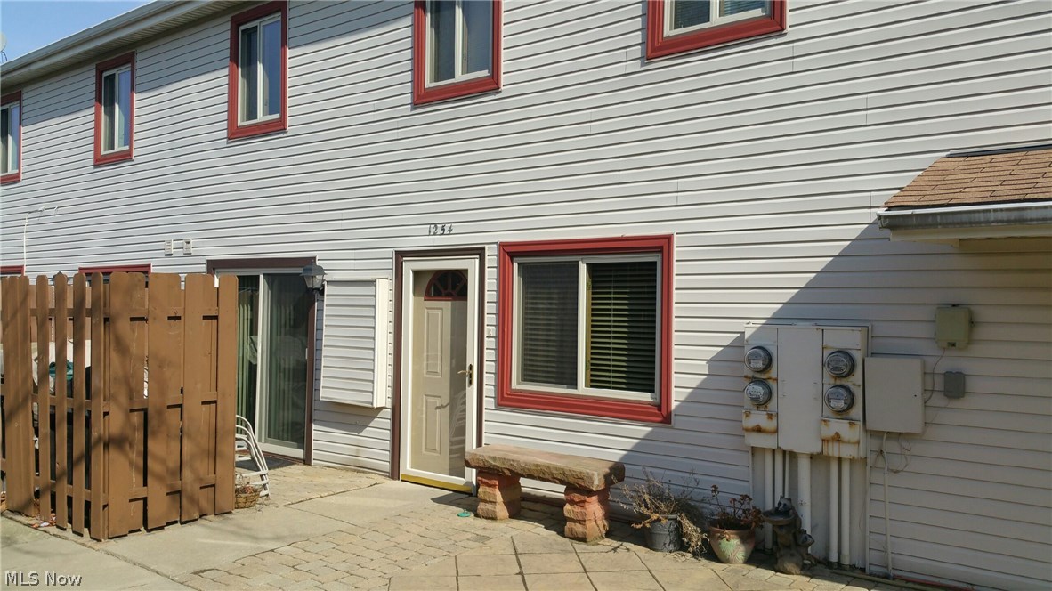 Kings Court Condo - Residential