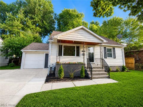 Homes For Sale - 1155 Bell Court<br/> Elyria, OH 44035