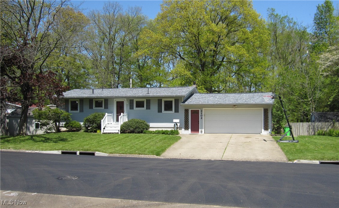 2102 Mayflower Avenue, Massillon, Ohio image 1