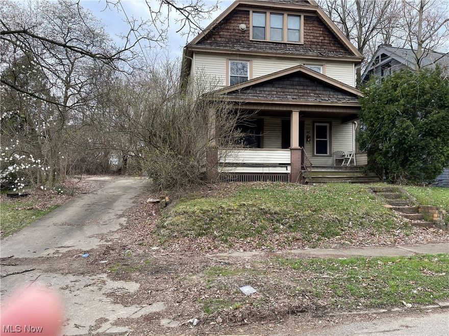 2 porches,deck, 2 lots total (90x124) great fixer upper...sold in as is condition only..cash financing.
seller will not do any repairs. bring your best offer.