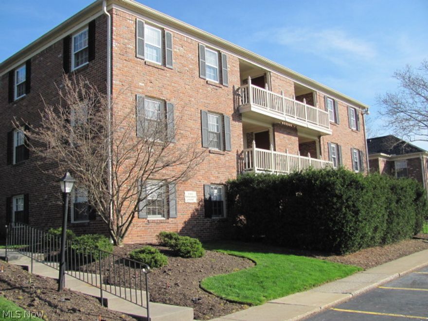 Georgetown End Unit, Third Floor W/Balcony.  Spacious Bedroom With Dbl. Closets. New Roof And Insulation 2012 Paid By Association/No Assessment To Owner. Condo Fees: Gas Heat, Water, Sewer And Trash. Pool/Tennis Community. One Time New Owner's Fee $200. Laundry Facility Located On Premises Or Owners May Create Space Inside Condo.