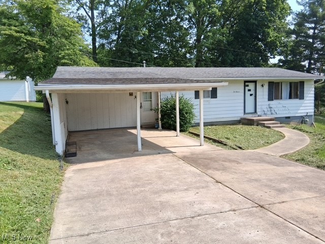 Ranch consisting of 3bds/1ba on a large lot in Maysville School District.
Attached patio,basement,gas heat,C.A.
FIXER UPPER!
Outside entrance to basement only.(right side)
HOUSE BEING SOLD “AS IS”