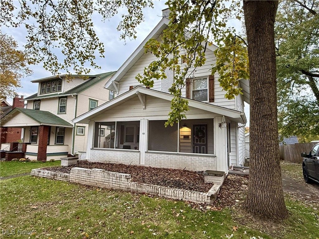 Photo of 935 Ridge Road NW, Canton, OH 44703 (MLS # 5184325)