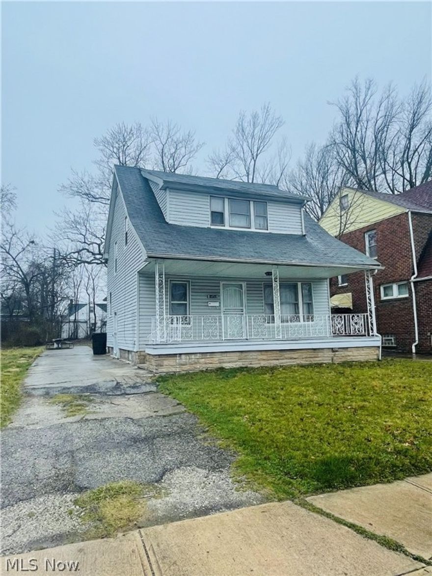 Calling all Investors! Dont miss out on this three bed single family Single family that has the potential to generate $800+ a Month! Singular sale or Package deals available with one other Property. Set up your showing today!