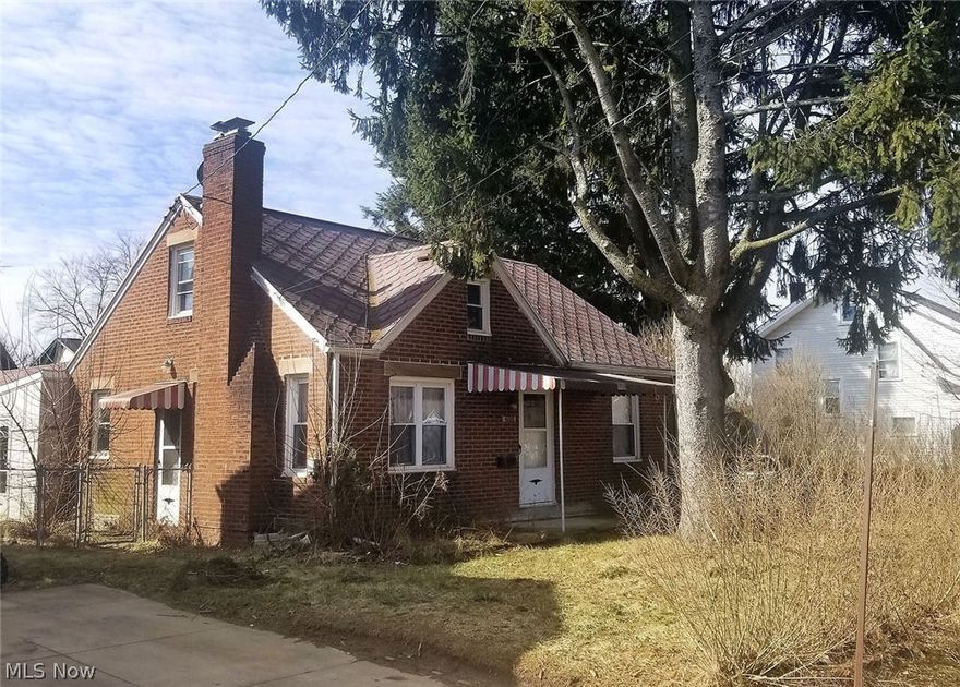 ESTATE AUCTION - Brick Bungalow Home in Canton City, Stark Co. - All sells to settle the Carol Sue Johnson Estate, Stark Co. Probate Case #233487, on location: THURSDAY – APRIL 11, 2019 – 5:30 PM. Brick bungalow home built in 1948. Home has 2 bedrooms, kitchen, living room, and full bath on the main floor. Finished second floor. Full basement w/ modern FA gas furnace and breaker electric. Attached garage w/ entrance from alleyway. Replacement vinyl windows. Home ready for updates and sprucing. Home open 1 hour prior to auction. Stark Co. parcel #00210361. TERMS ON REAL ESTATE: 20% down auction day, balance due at closing. A 10% buyer’s premium will be added to the highest bid to establish the purchase price, which goes to the seller. Any desired inspections must be made prior to bidding. All information contained herein was derived from sources believed to be correct. Information is believed to be accurate but not guaranteed.