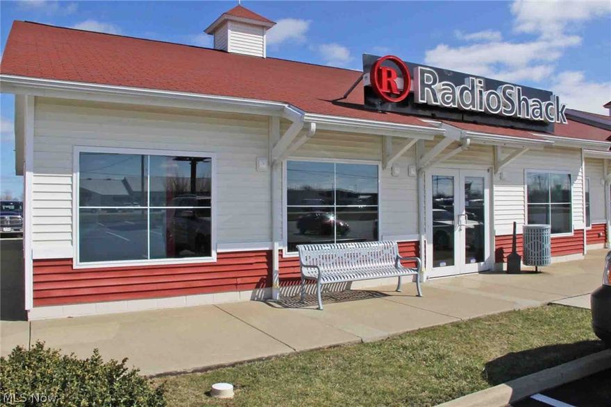 PRIME LOCATION in a very upscale multi-use center of Harbor Light Landing. Frontage exposure on Rt53/SE Catawba Rd. Traffic counts exceed 18,000/day. 2000 sq ft with front and back entrances, front and back signage, restroom and separate utilities. Lease rate is all inclusive and there are NO CAM (common area maintenance) charges! Great synergy among existing tenants. This is a business community you want to be a part of. Various other units available up to 7000 sq ft to meet your needs.