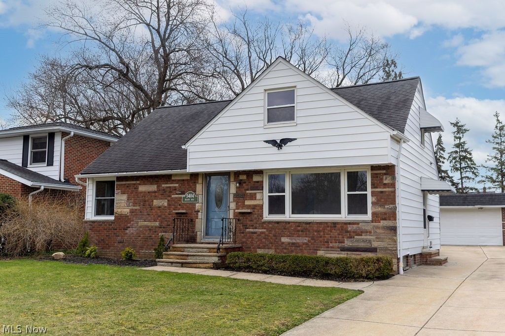 Photo of 5404 Beacon Road, Lyndhurst, OH 44124 (MLS # 5196739)