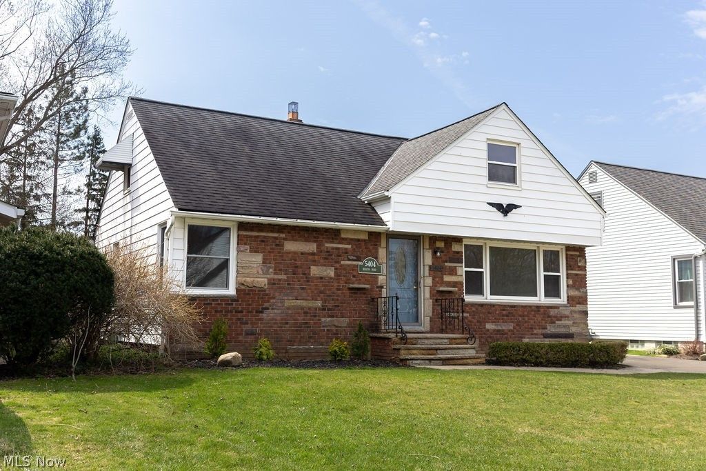 Photo of 5404 Beacon Road, Lyndhurst, OH 44124 (MLS # 5196739)