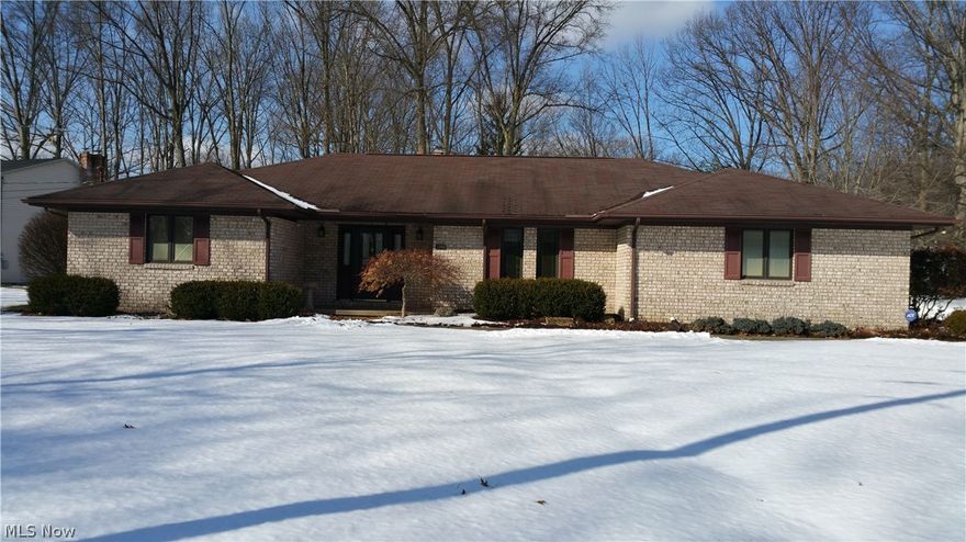 This beautiful 3 BR 2 ½ ba brick Ranch has been in the same family since built in 1993. Great room with vaulted ceilings and gas fireplace. Formal DR and Eat in kitchen with all appliances with access to covered back patio.  Convenient First floor laundry room and ½ bath combo plus full clean basement with laundry facilities. Attached 2 car garage. Pella windows with blinds in between, furnace 2008, basement waterproofed in 2003. Located on Cul de sac in Howland schools.