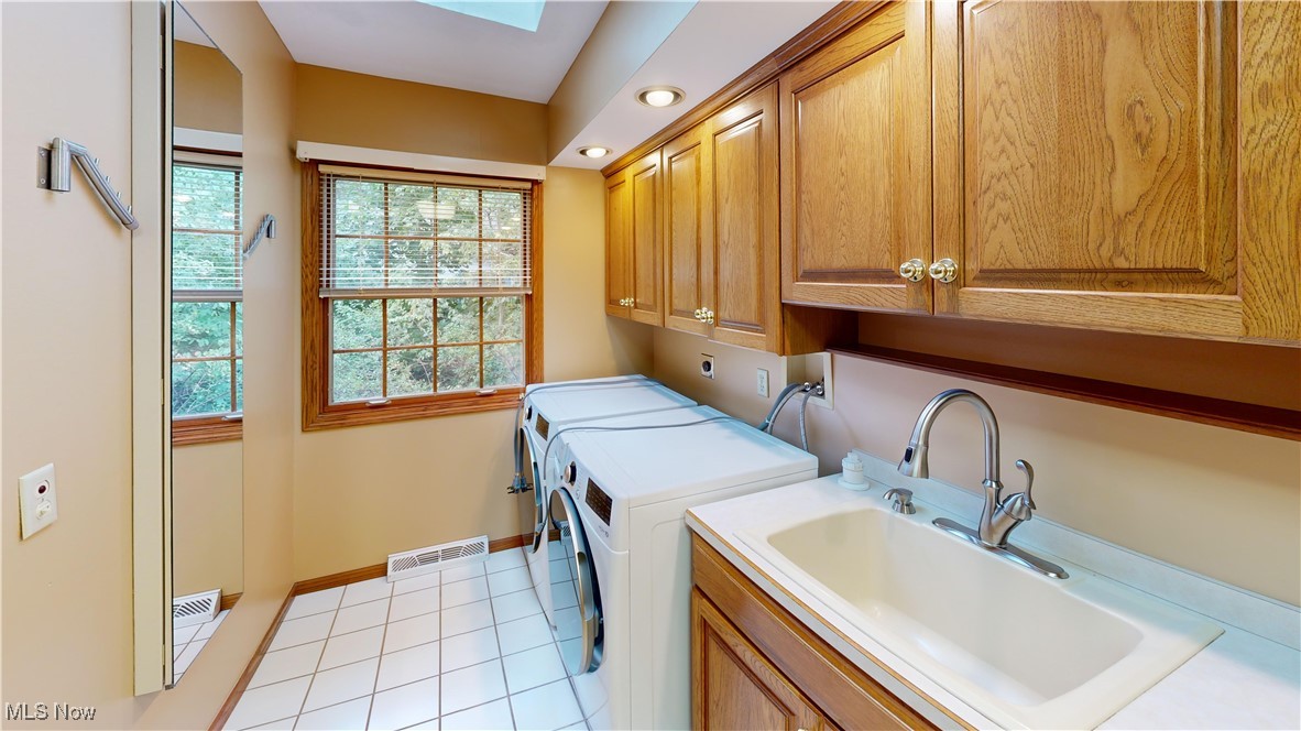 Kirtland, Ohio 44094, United States, 4 Bedrooms Bedrooms, ,4 BathroomsBathrooms,Residential,Active,178621