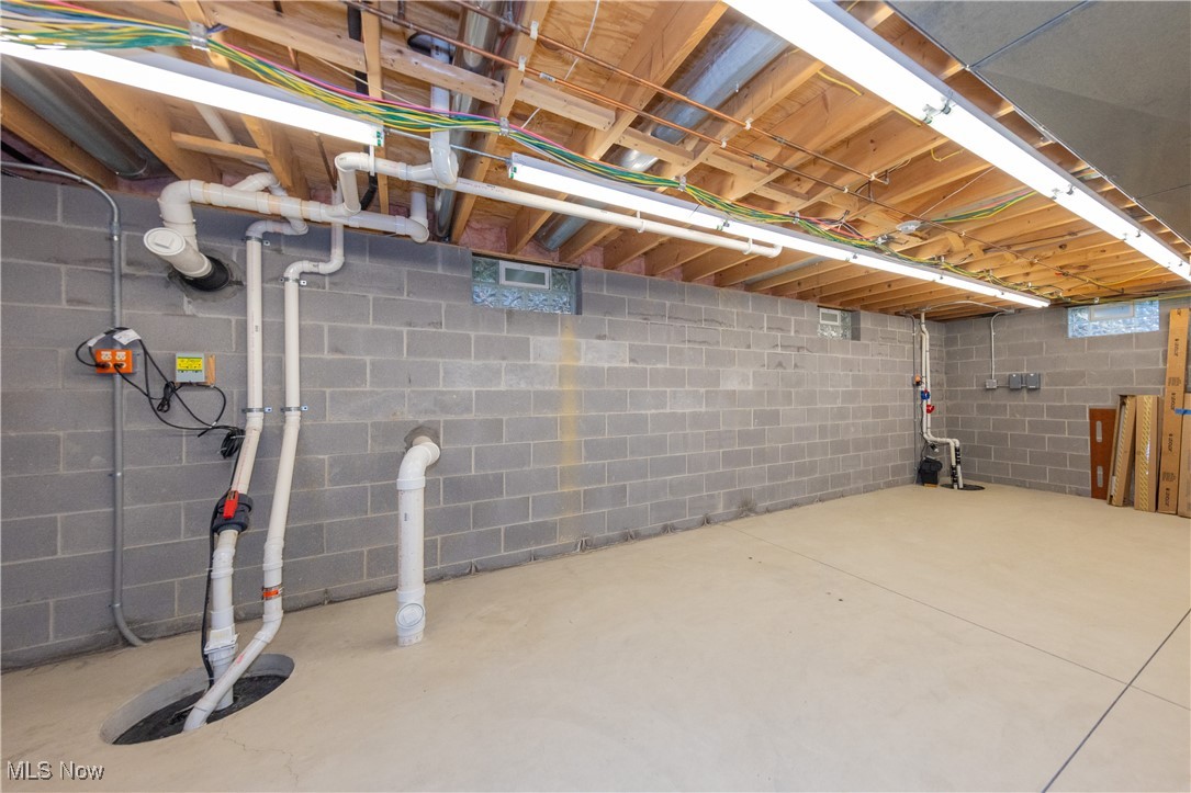 Kirtland, Ohio 44094, United States, 4 Bedrooms Bedrooms, ,4 BathroomsBathrooms,Residential,Active,178621