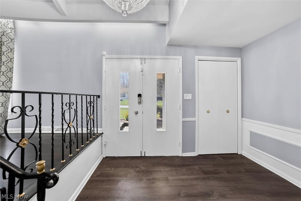 Photo of 1905 Camberly Drive, Cleveland, OH 44124 (MLS # 5199254)