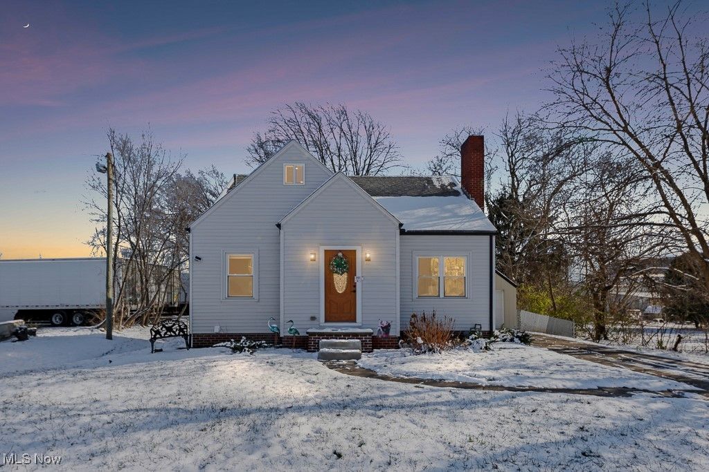 Photo of 4722 Navarre Road SW, Canton, OH 44706 (MLS # 5179146)