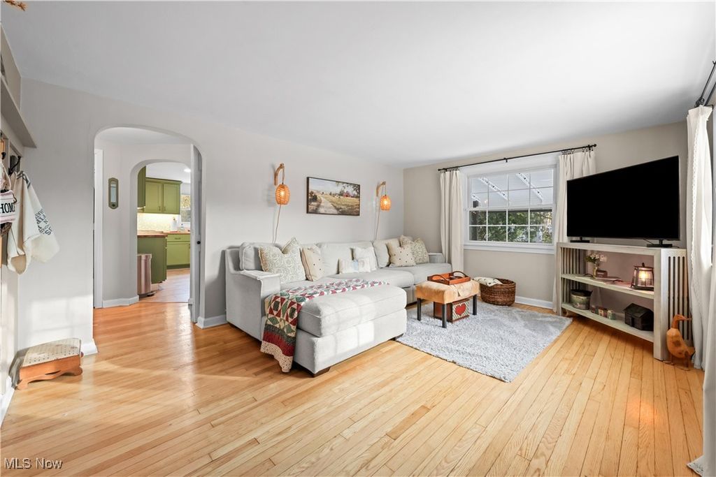 Photo of 323 Tyson Avenue, Akron, OH 44319 (MLS # 5178270)