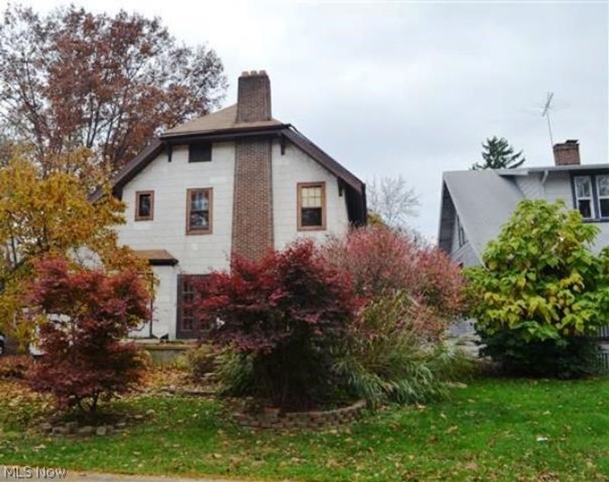 This unique home was built in 1925 and offers almost 1596 square feet of living space.  3 Bed/1 Bath.  Very convenient location with Ohio State University, U.S. 30, and I-71 nearby.