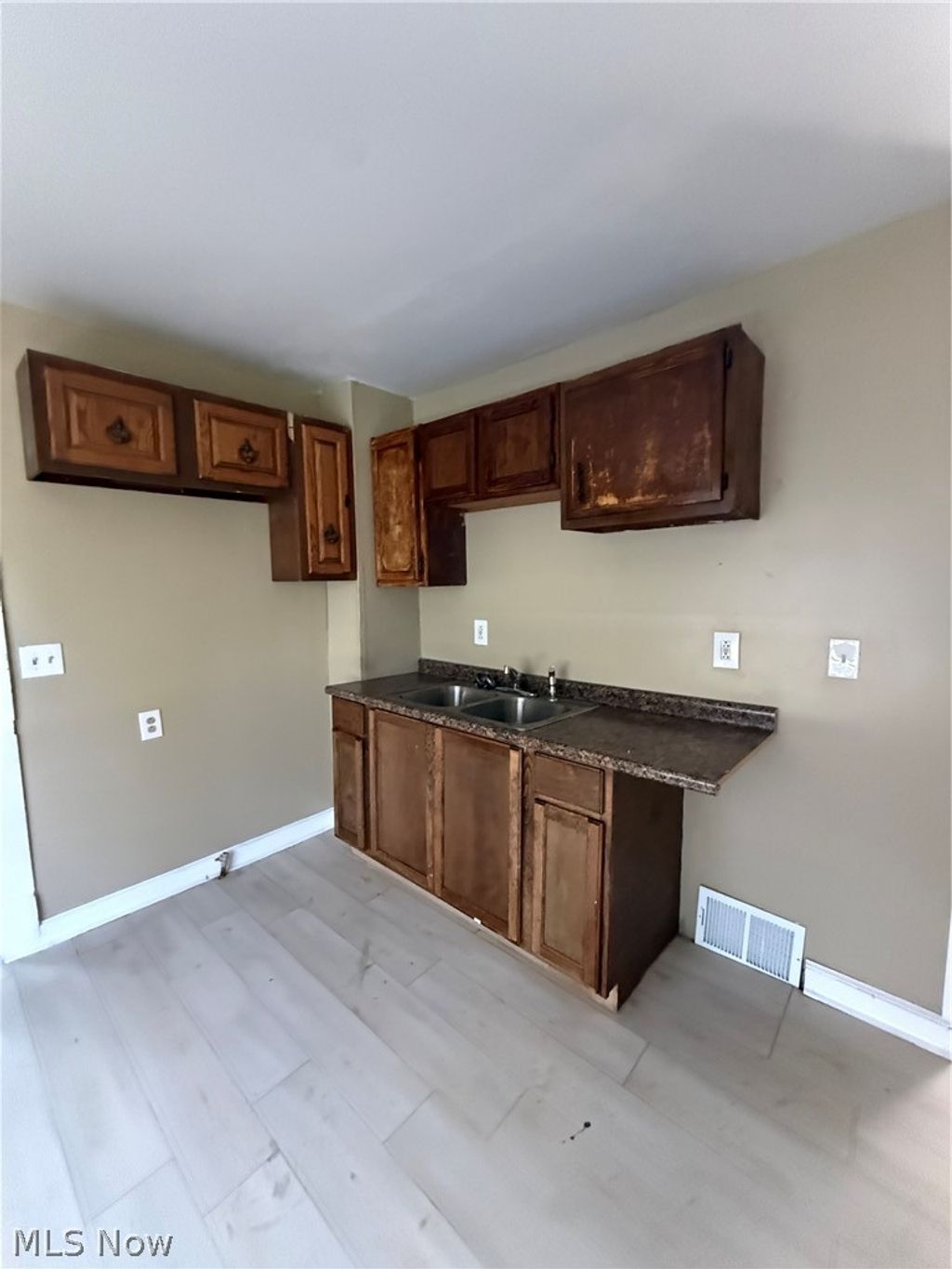 Photo of 7738 Spafford Road, Cleveland, OH 44105 (MLS # 5212663)