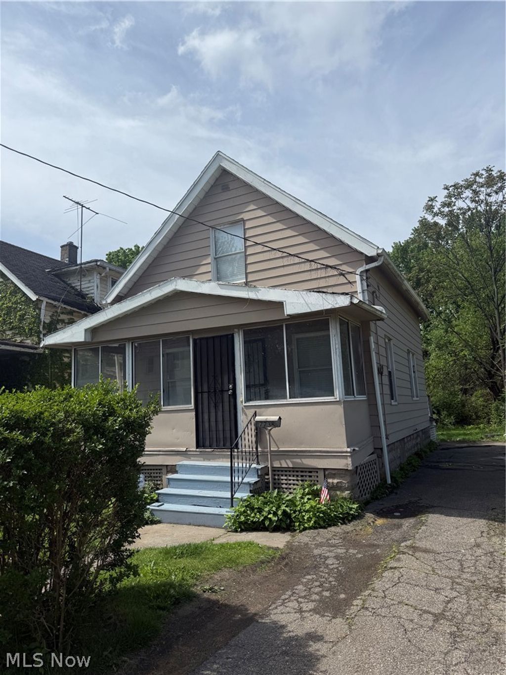 Photo of 7738 Spafford Road, Cleveland, OH 44105 (MLS # 5212663)