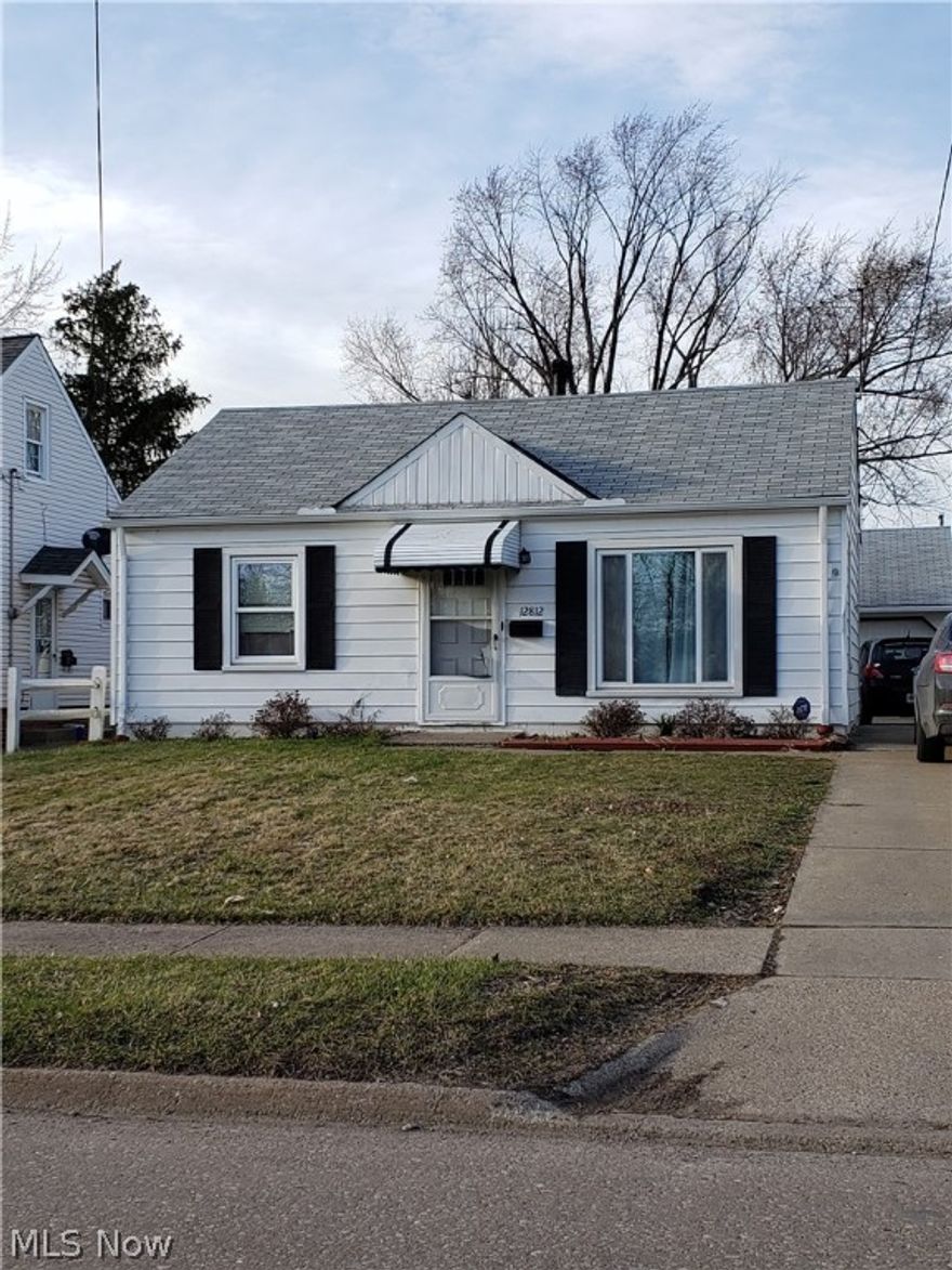 Easy living - all on one floor.  Freshly painted throughout.  New flooring.  Kitchen appliances to get you started.  Central air and 2 car garage.  18 x 15 foot family for entertaining.  Spacious fenced rear yard for outdoor enjoyment.