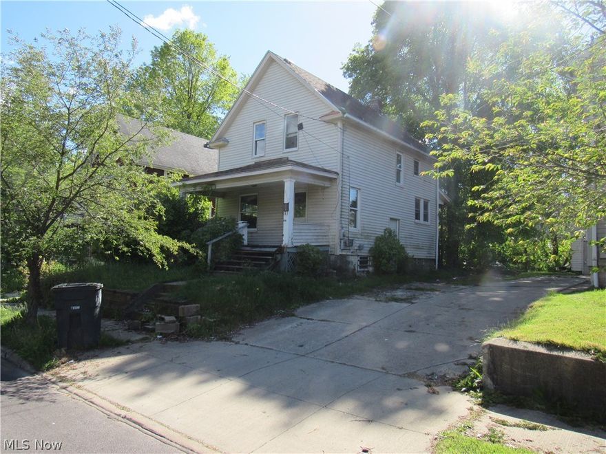 Investor special.  Newer roof, windows and vinyl siding.  All mechanicals work and utilities are on!  Bring your soap and paint and rent it for $800 plus.  Owner financing available.