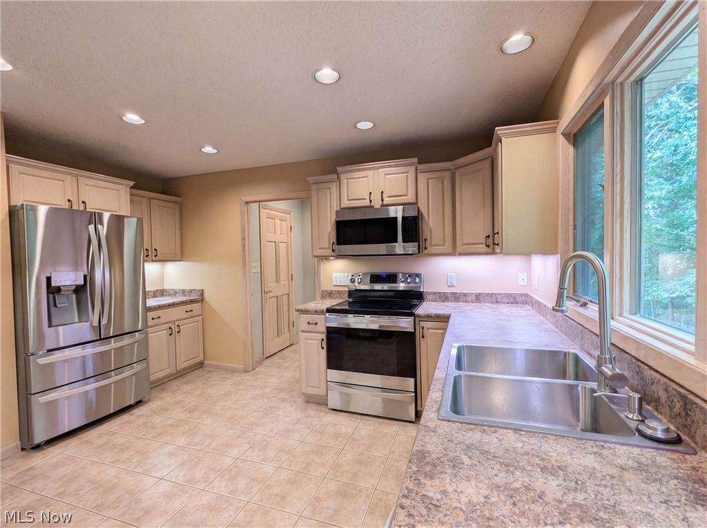 Photo of 7550 James Drive, North Royalton, OH 44133 (MLS # 5218653)
