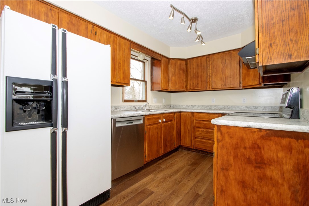 2088 Darnell Drive, Akron, Ohio image 14