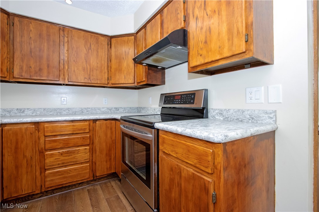 2088 Darnell Drive, Akron, Ohio image 16