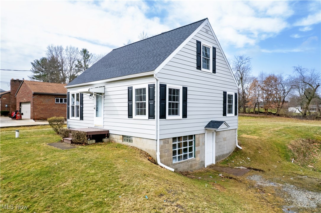 2088 Darnell Drive, Akron, Ohio image 2