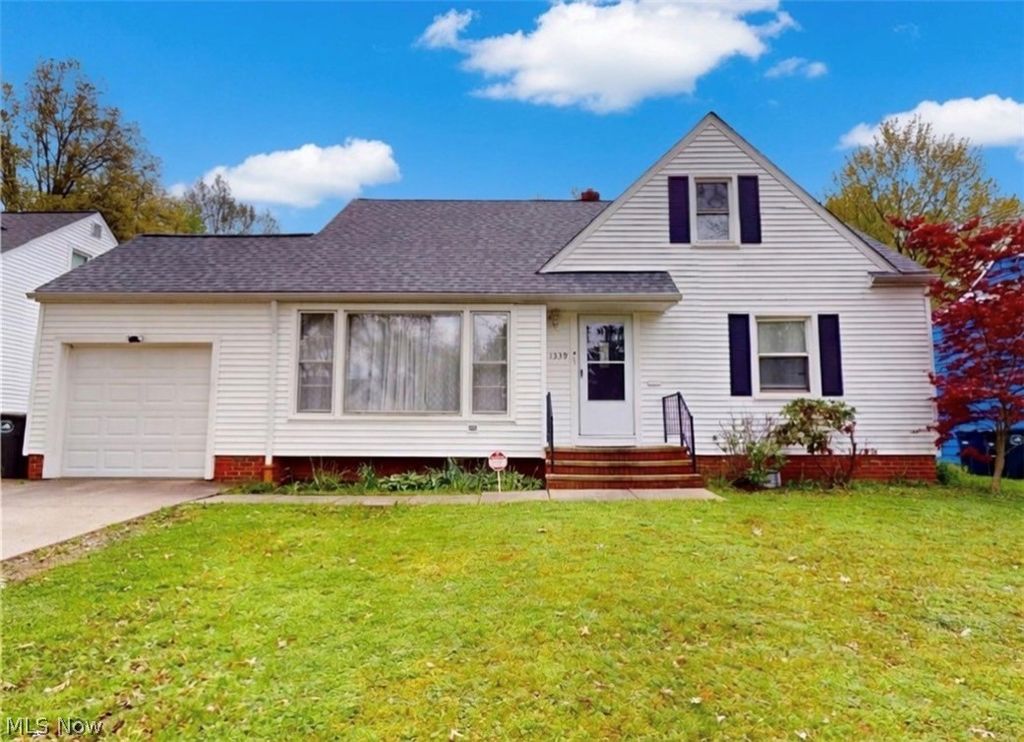 Photo of 1339 Haverston Road, Lyndhurst, OH 44124 (MLS # 5206066)