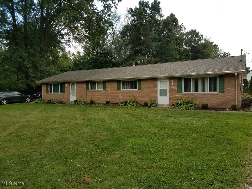 Well rented brick ranch duplex. Two bedroom, 1 bath, eat-in kitchen, large living room, laundry hookups per side. Unit has 35 year shingles and gutter guards. Unit has had a great rental history. One side is occupied by a great long term tenant currently on a month to month lease.
Unit is agent owned.