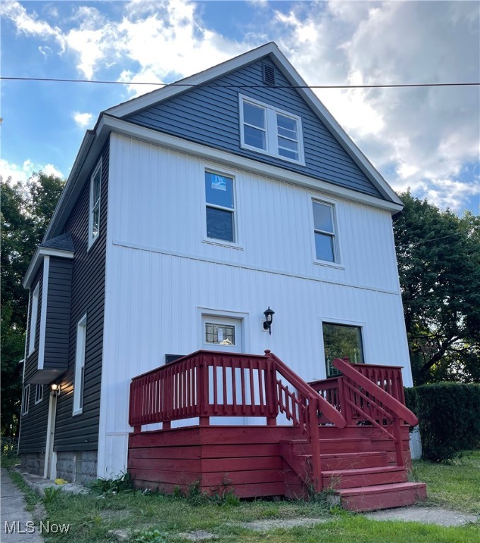 WELCOME TO THIS LARGE 3 WITH A POSSIBLE 4TH BEDROOM HOME! HAS NEW SIDING, NEW WINDOWS, BREAKFAST NOOK OFF THE KITCHEN, 2 CAR GARAGE, NICE BACK YARD, QUIET PART OF THE NEIGHBORHOOD. WILL BE READY TO OCCUPY SEPTEMBER 1ST.