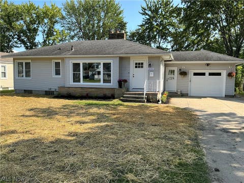 Homes For Sale - 251 Hilliard Road<br/> Elyria, OH 44035