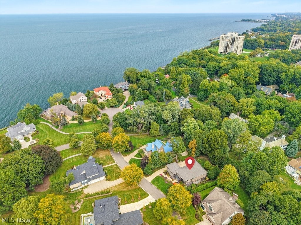 205 Lakehurst Drive