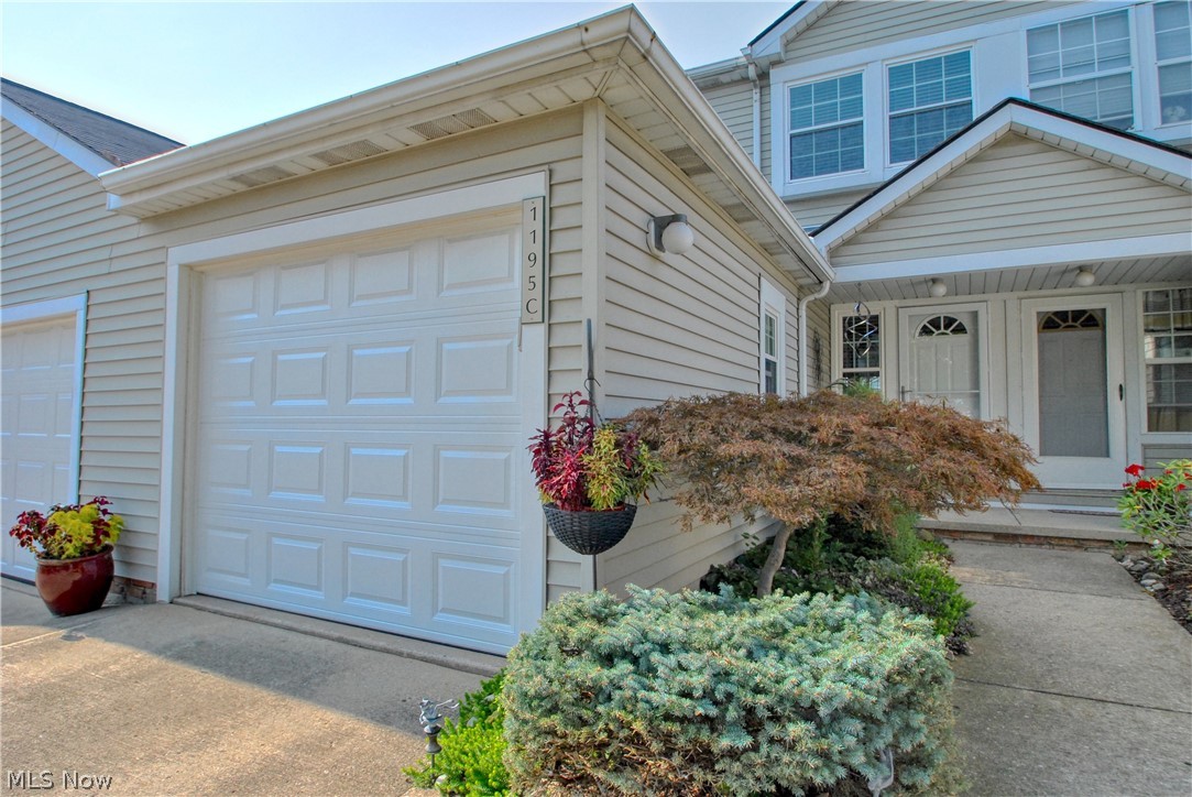 Exceptional updated Willoughby featuring laminate flooring through out. You'll love the granite counter tops and breakfast bar overlooking your living/dining room. Escape to the large deck and enjoy the fall weather. Finish lower level makes a wet bar, full bath and storage area. Don't miss out!
