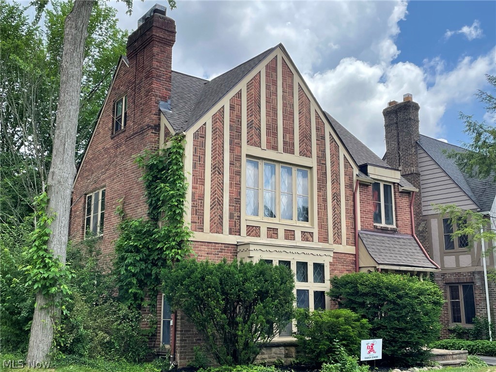 Beautiful double. Lower unit has been recently updated. Up tenant pays $1100. Lease ends 6-30-21. Down tenant pays $995 and lease is up on 9-30-21.