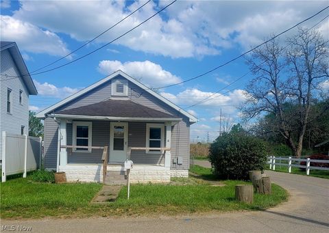 Single Family Residence in Zanesville OH 1108 Benjamin Avenue.jpg