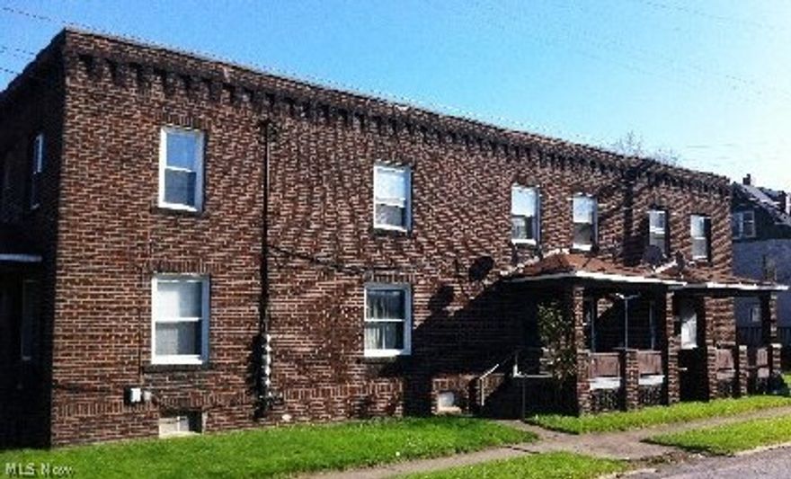 Look... An All Brick 2 Story 5 PLEX! 4 Units Currently Rented. Great Location, Close to Shopping & Grocery. Four Units with 3 Bedrooms and One Unit with 2 bedrooms. Full basement, Parking, Super Cash Flow... Increase Your Investment Portfollio Now!