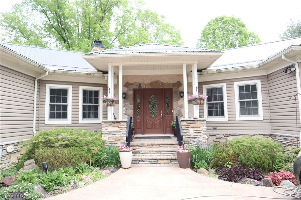 Photo of 7509 Girdle Road, West Farmington, OH 44491 (MLS # 5211988)